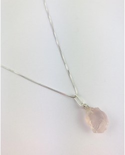 Colar Pedra Natural Quartzo Rosa Conexão Singular banhada Prata