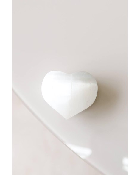 Coração Selenita Branca 119 a 125 gramas aprox.