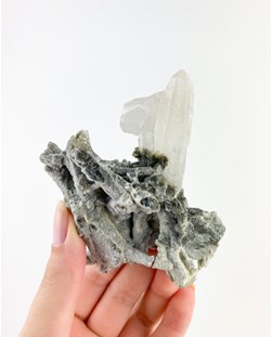 Drusa de Cristal de Quartzo com Clorita Forma Livre 132 gramas