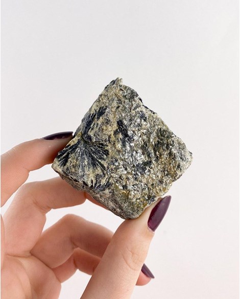 Pedra Actinolita Xisto na Matriz bruta 125 gramas