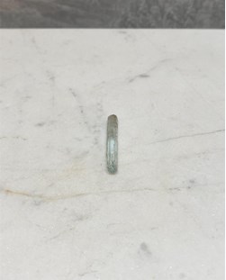 Pedra Água Marinha bruta forma lápis 1,7 gramas aprox.
