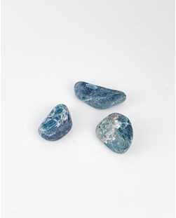 Pedra Apatita Azul Rolada 15 a 22 gramas.
