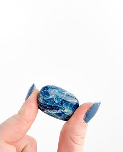 Pedra Apatita Azul Rolada 25 a 32 gramas.