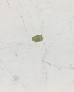 Pedra Apatita verde bruta 3,0 a 3,9 gramas.
