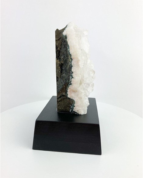 Pedra Apofilita na Base de Madeira Preta 459 gramas
