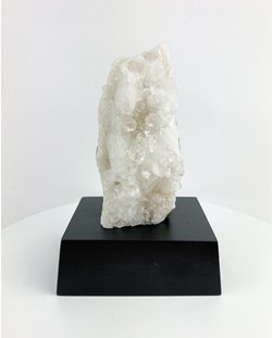 Pedra Apofilita na Base de Madeira Preta 459 gramas