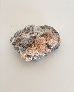 Pedra Bruta Espessartita na Matriz Granada 346 gramas