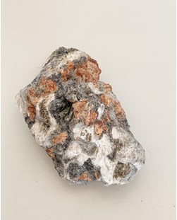 Pedra Bruta Espessartita na Matriz Granada 526 gramas