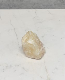 Pedra Calcita amarela bruta 20 a 28 gramas