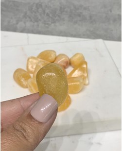 Pedra Calcita Amarela Extra Rolada 12 a 15 gramas