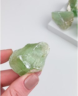 Pedra Calcita verde Bruta 40 a 60 gramas