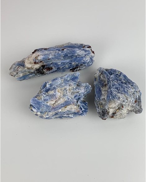 Pedra Cianita azul bruta 160 a 226 gramas