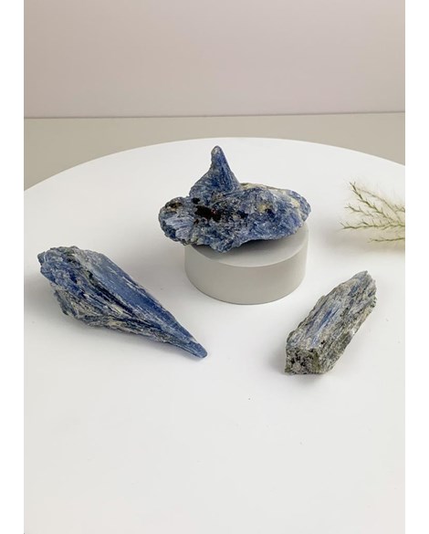 Pedra Cianita azul bruta 20 a 58 gramas