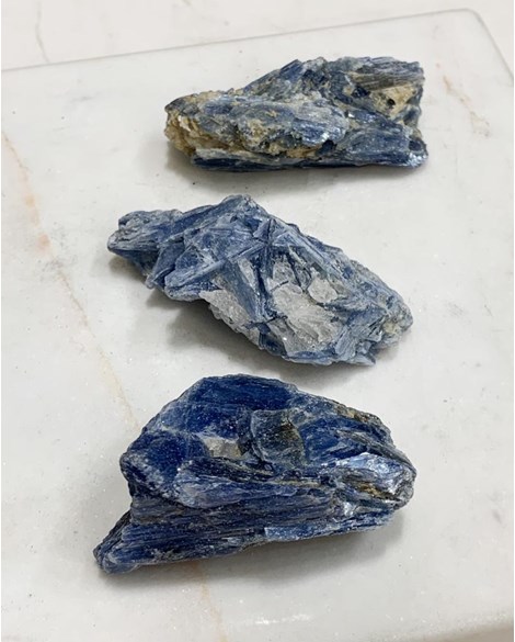 Pedra Cianita azul bruta 30 a 39 gramas
