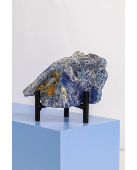 Pedra Cianita Azul Bruta na Base Metal Preta 390 gramas
