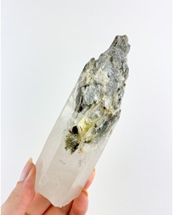 Pedra Cristal de Quartzo com Inclusão Lodolita Formação Natural 303 gramas 