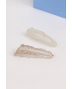 Pedra Cristal de Quartzo laser ponta bruta 27 a 34 gramas