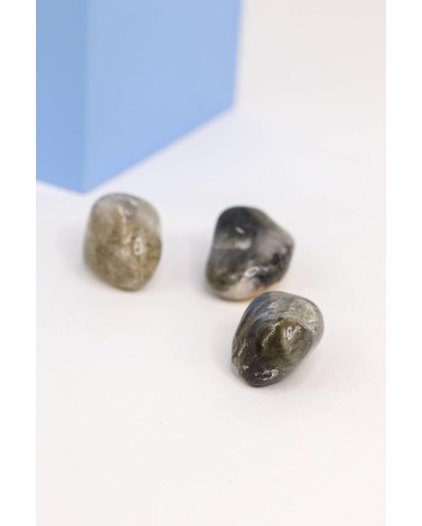 Pedra de Quartzo com Turmalina Verde Rolado 12 a 17 gramas