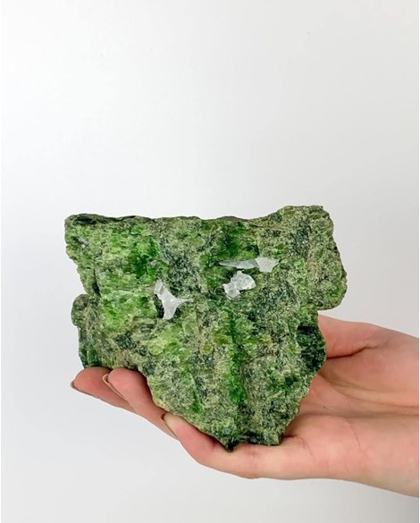 Pedra Diopsídio no Quartzo Bruto 930 gramas