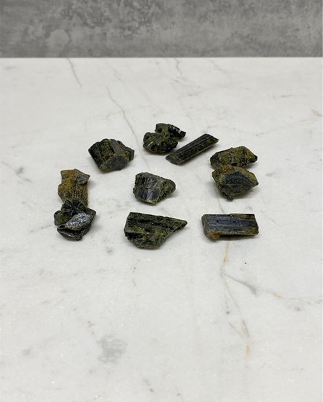 Pedra Epidoto bruto2 a 4 gramas