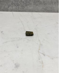 Pedra Epidoto bruto2 a 4 gramas