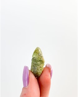 Pedra Esfênio bruto 5 gramas aprox.