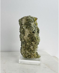 Pedra Esfênio (Titanita) Bruto na Matriz com Base Acrílico 234 g