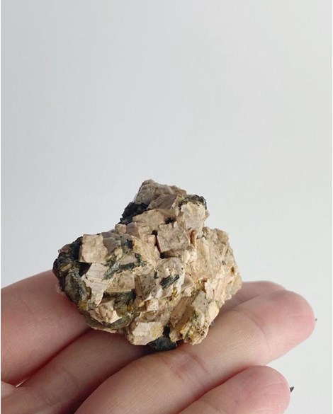 Pedra Esfênio (Titanita) com Feldspato Bruto 55 g