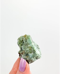 Pedra Esmeralda bruta na matriz 32 a 42 gramas