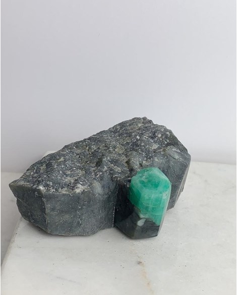 Pedra Esmeralda Polida Na Matriz 288g