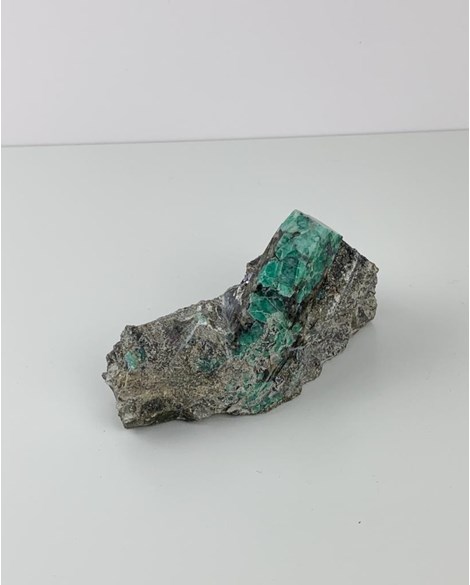 Pedra Esmeralda Polida na Matriz 290 gramas
