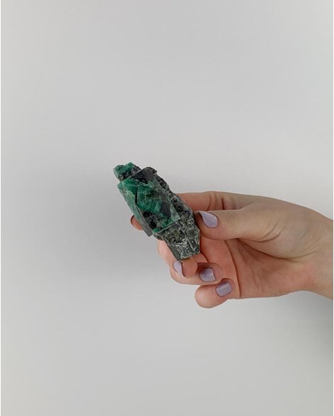 Pedra Esmeralda Polida na Matriz 84 gramas