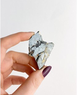 Pedra Especularita com Rutilo bruto 30 gramas
