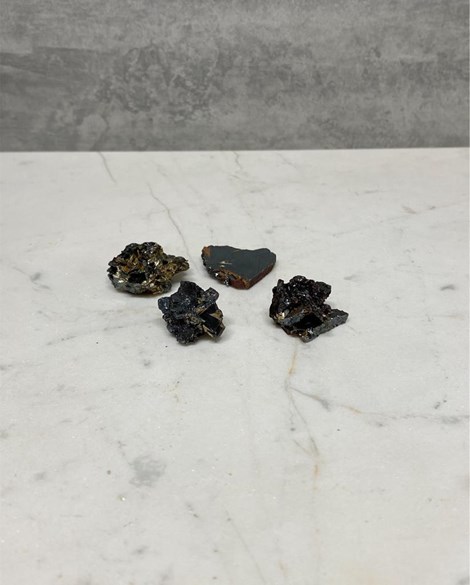 Pedra Especularita com Rutilo bruto 9 a 10 gramas