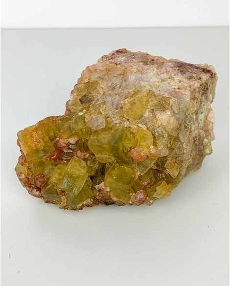 Pedra Fluorita Amarela Coleção Forma Cubo na Matriz 460 gramas