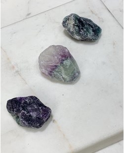 Pedra Fluorita multicolorida bruta 20 a 28 gramas