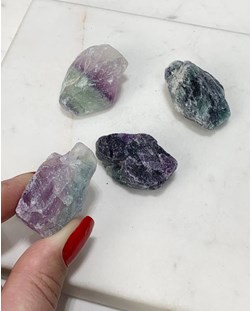 Pedra Fluorita multicolorida bruta 20 a 28 gramas