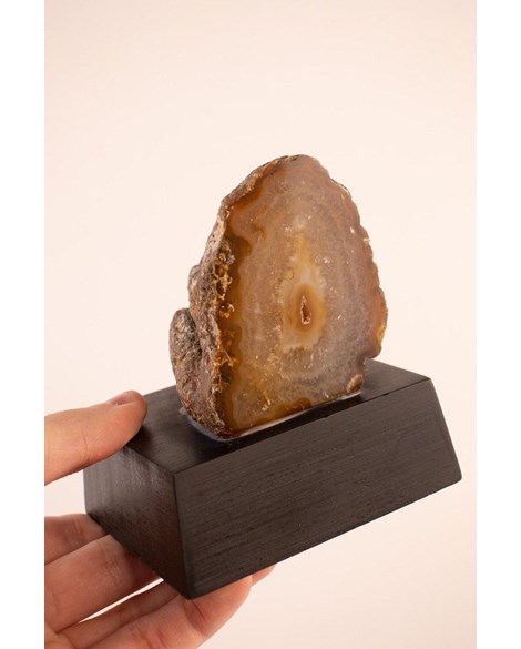 Pedra Geodo Ágata Natural na Base Madeira Preta 305 a 441 gramas