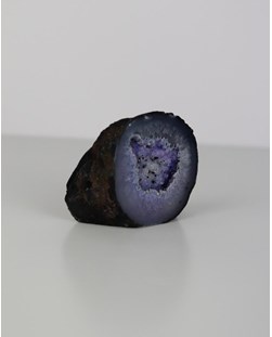 Pedra Geodo Ágata Roxa Tingida Polida 296 gramas aproximadamente