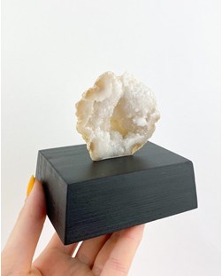 Pedra Geodo de Ágata Natural com Base de Madeira Preta 176 gramas