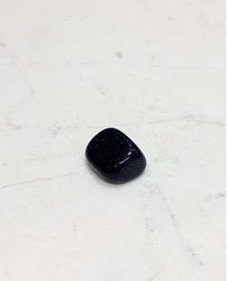 Pedra Goldstone Azul rolada(produzida)11 a 14 gramas