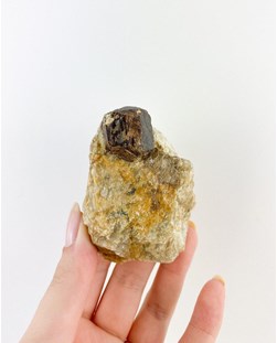 Pedra Granada Bruta na Matriz 214 gramas