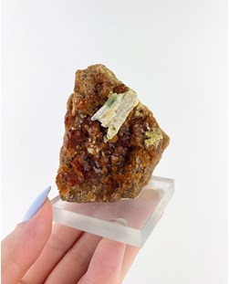 Pedra Granada Espessartita na base Acrilica 190 gramas
