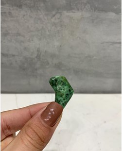 Pedra Grossularia Verde Rolada 9 a 12 gramas