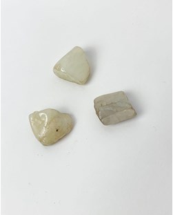 Pedra Hidenita - Kunzita Verde rolada 6 a 7 gramas