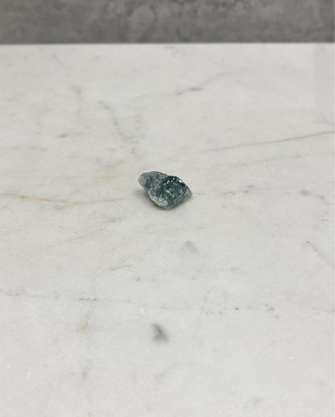 Pedra Indicolita Turmalina azul bruta 3 gramas aprox.
