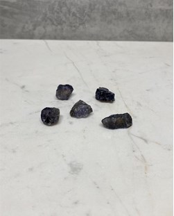 Pedra Iolita bruta 2,0 a 2,6 gramas aprox.