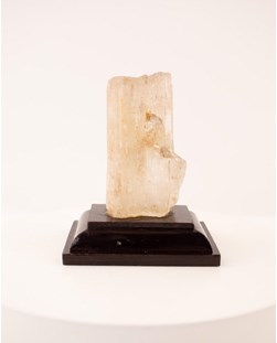 Pedra Kunzita Bruta na Base de Madeira Marrom 122 gramas