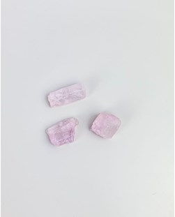 Pedra Kunzita rosa bruta 5 a 6 gramas