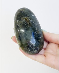 Pedra Labradorita Forma Sabonete 310 gramas aprox.